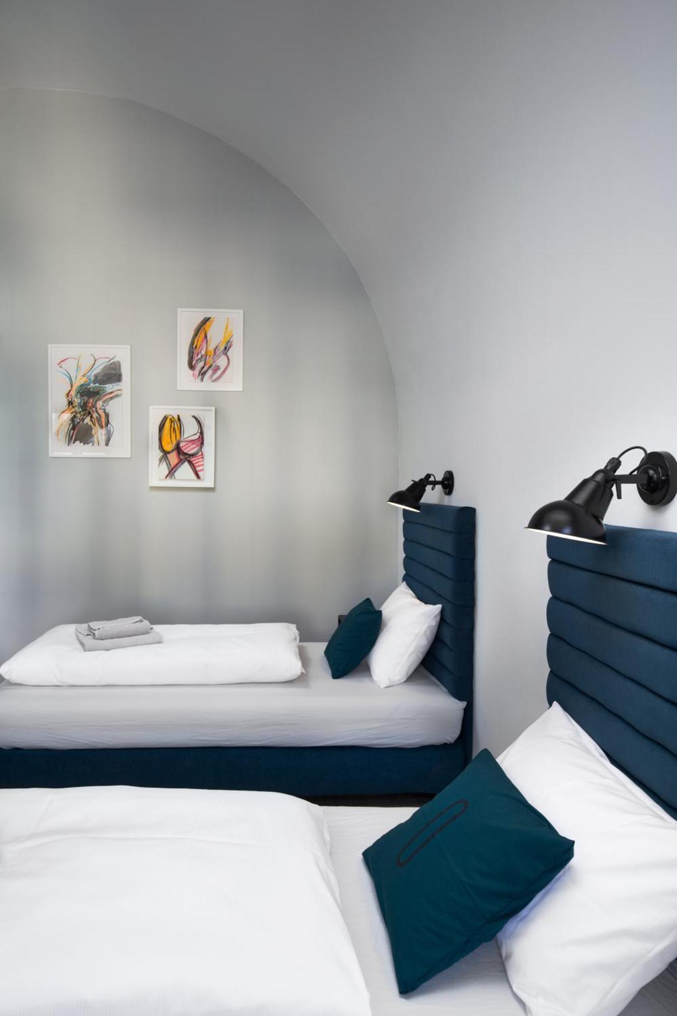 Long Story Short Hostel & Cafe Olomouc Bagian luar foto