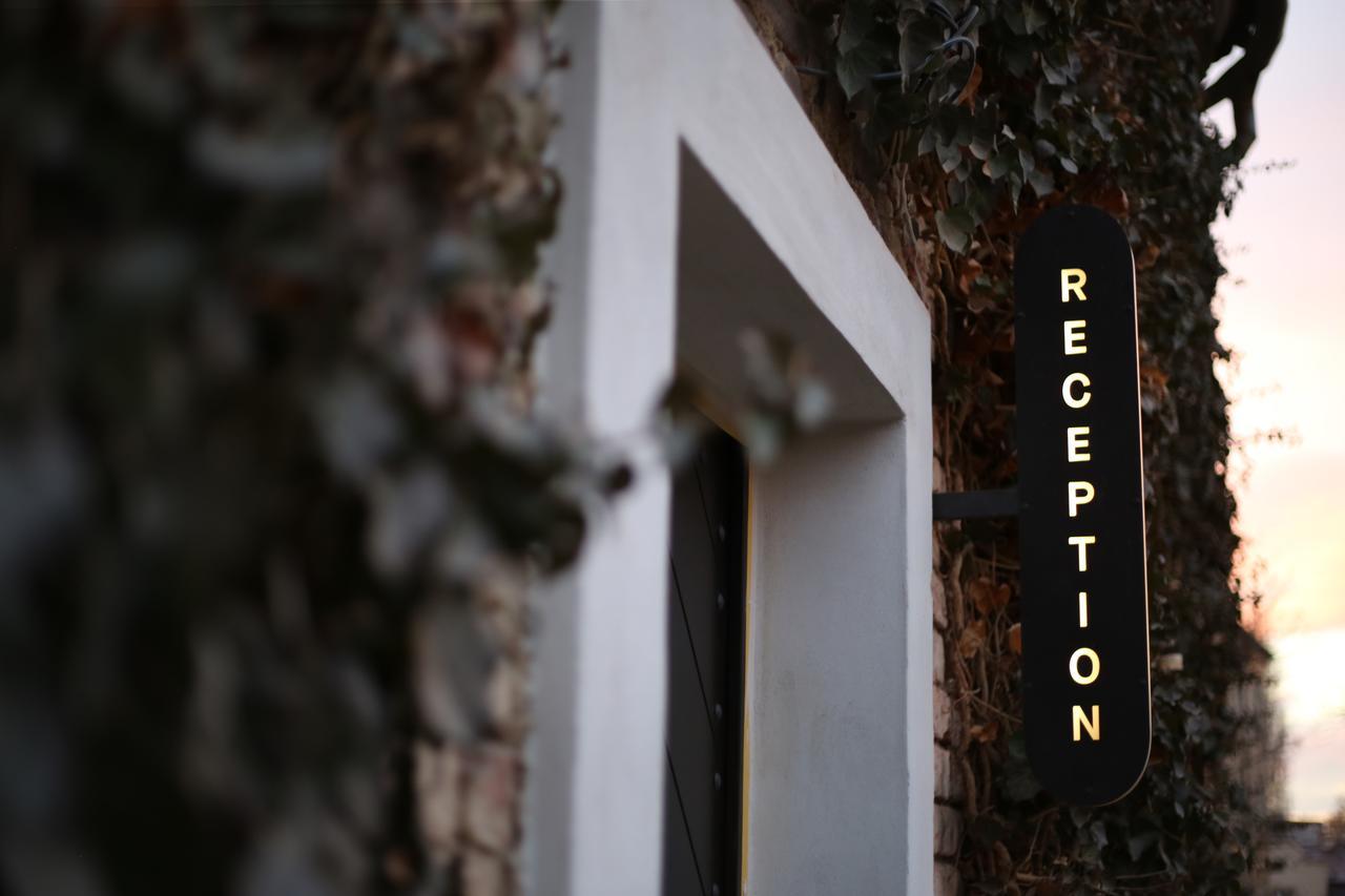Long Story Short Hostel & Cafe Olomouc Bagian luar foto