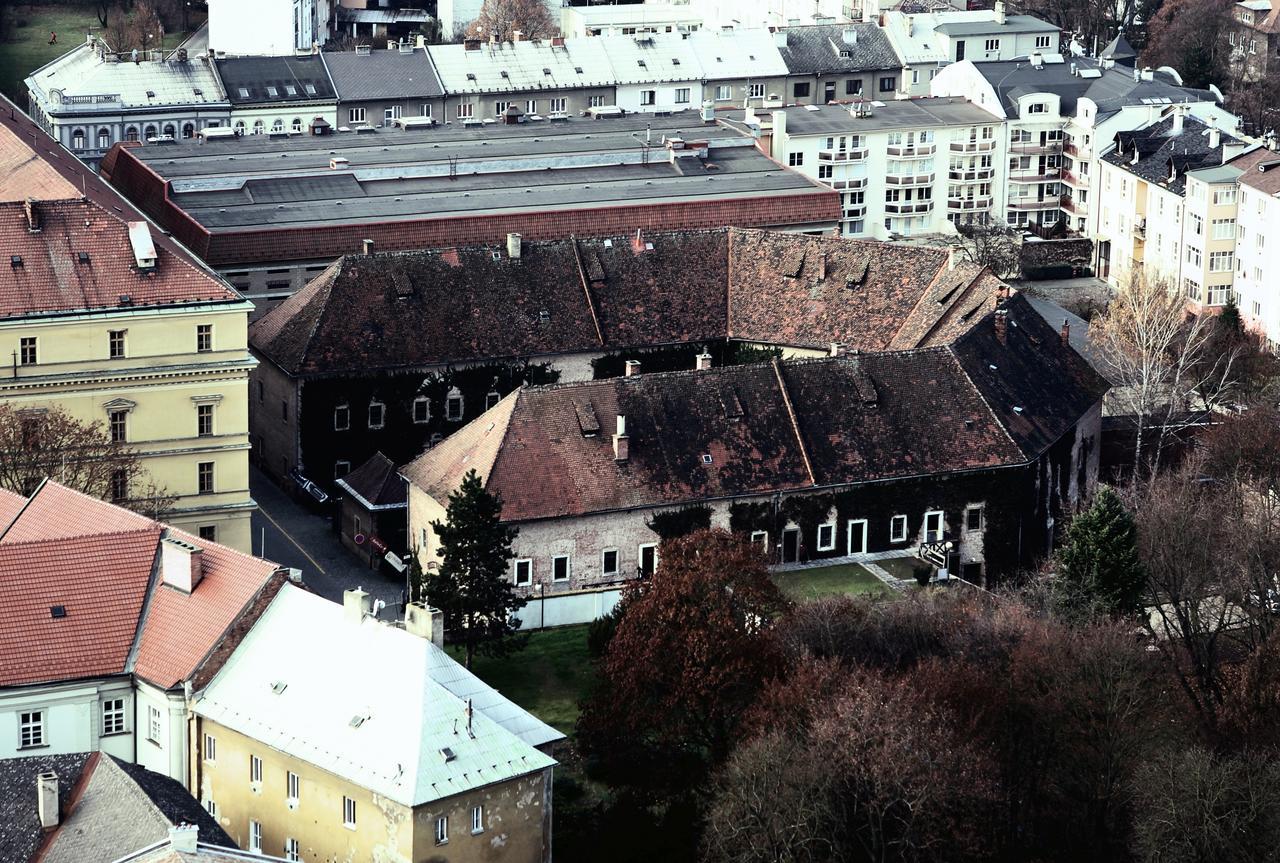 Long Story Short Hostel & Cafe Olomouc Bagian luar foto