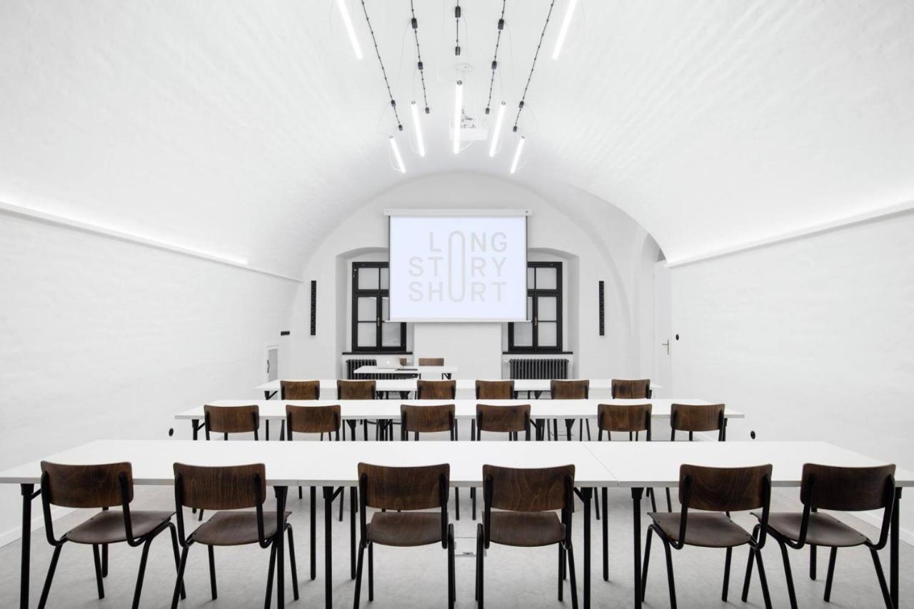 Long Story Short Hostel & Cafe Olomouc Bagian luar foto