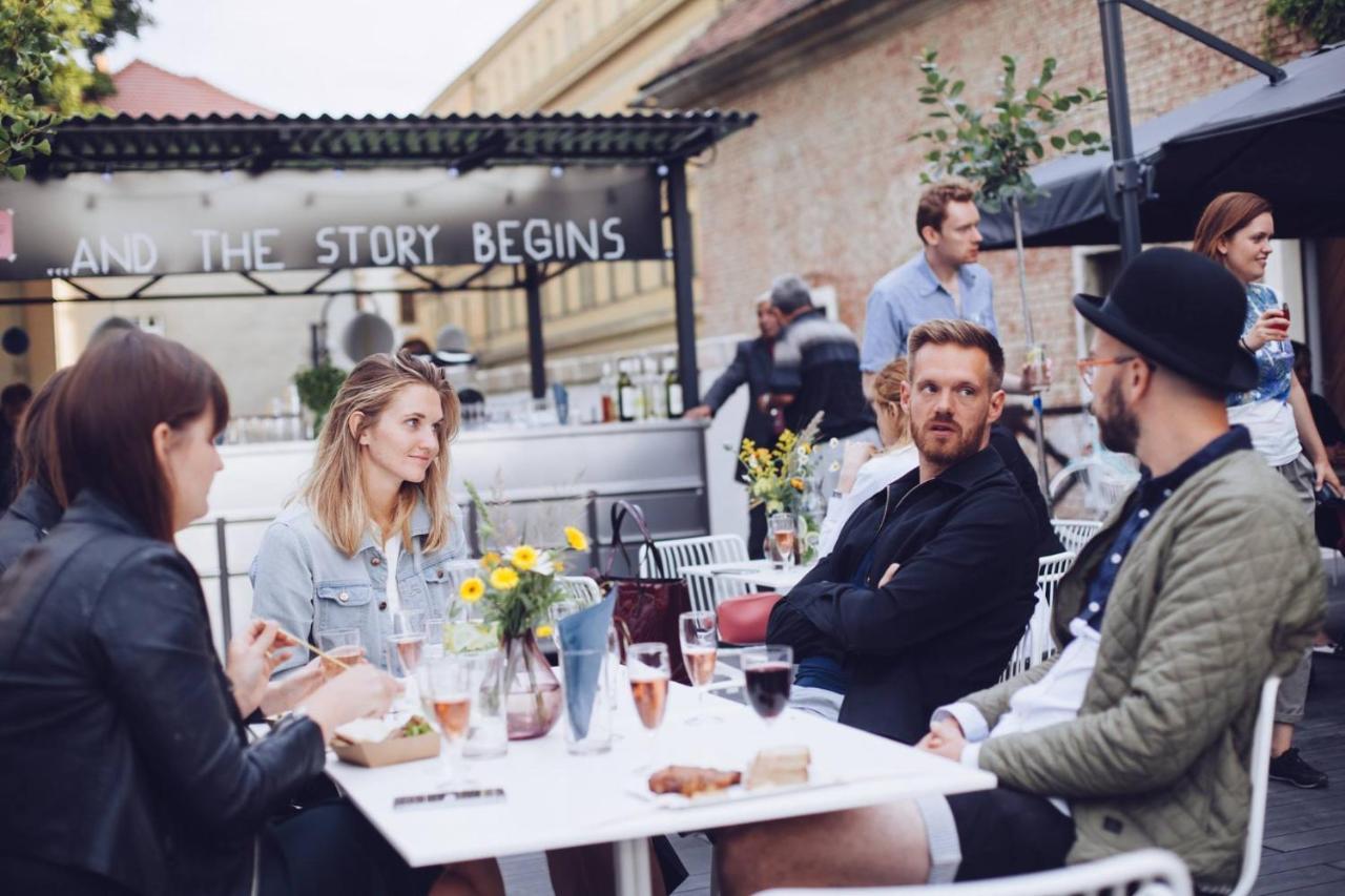 Long Story Short Hostel & Cafe Olomouc Bagian luar foto
