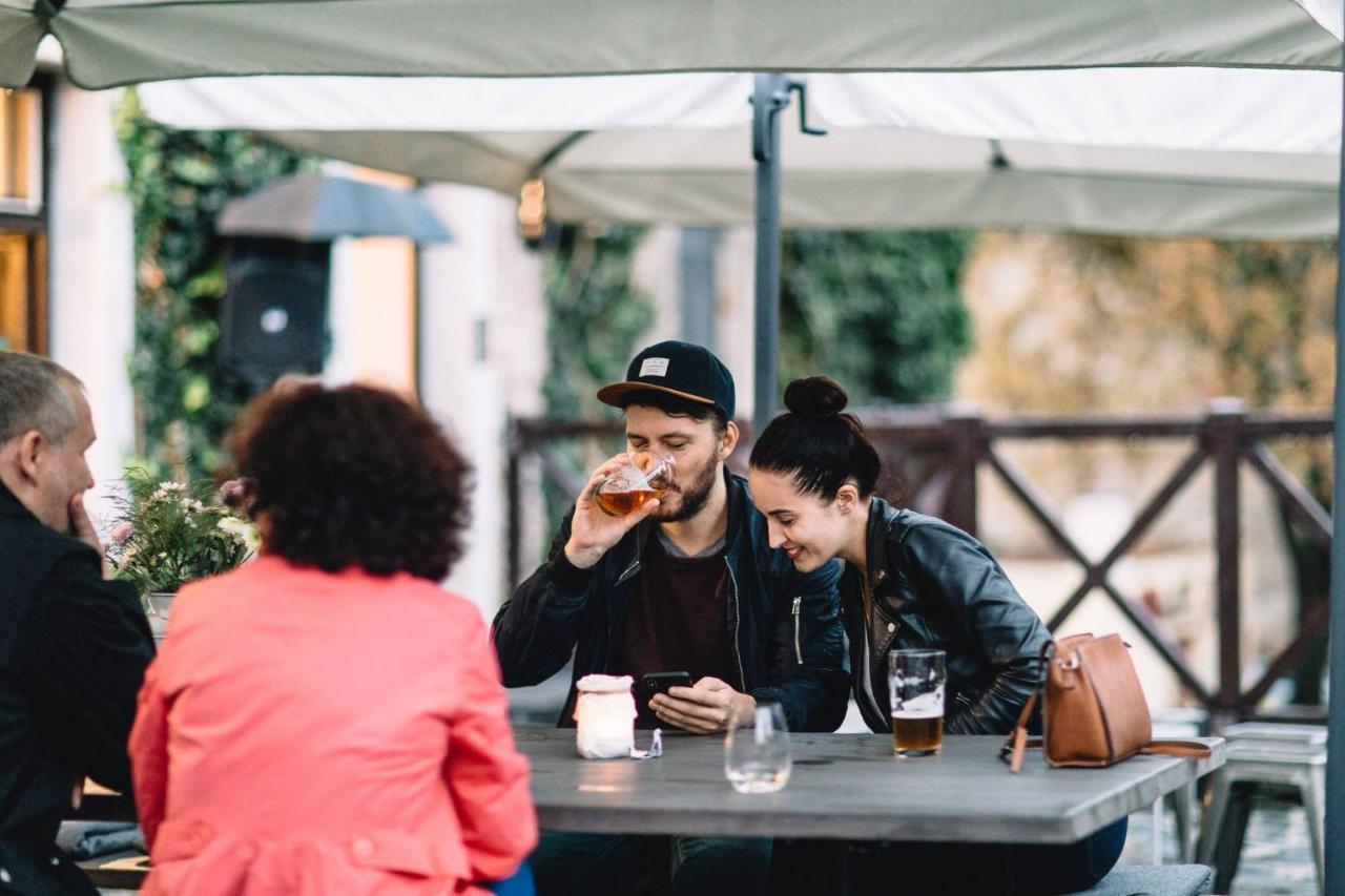Long Story Short Hostel & Cafe Olomouc Bagian luar foto