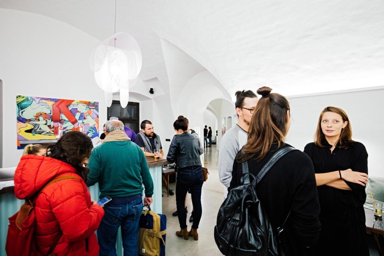 Long Story Short Hostel & Cafe Olomouc Bagian luar foto