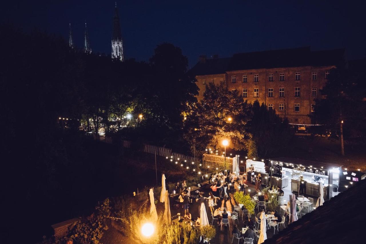 Long Story Short Hostel & Cafe Olomouc Bagian luar foto